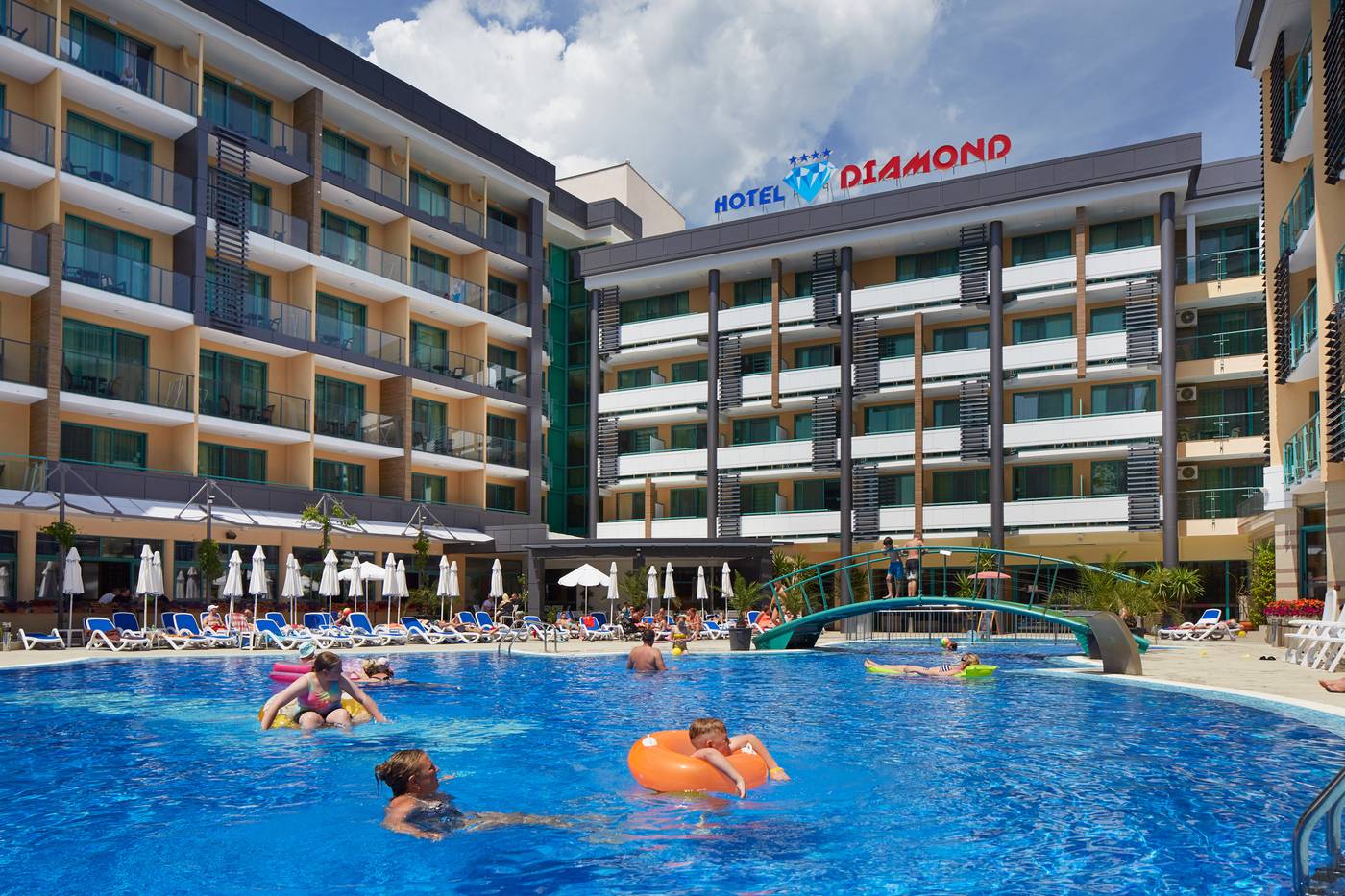 Diamond-Hotel-Pool-2