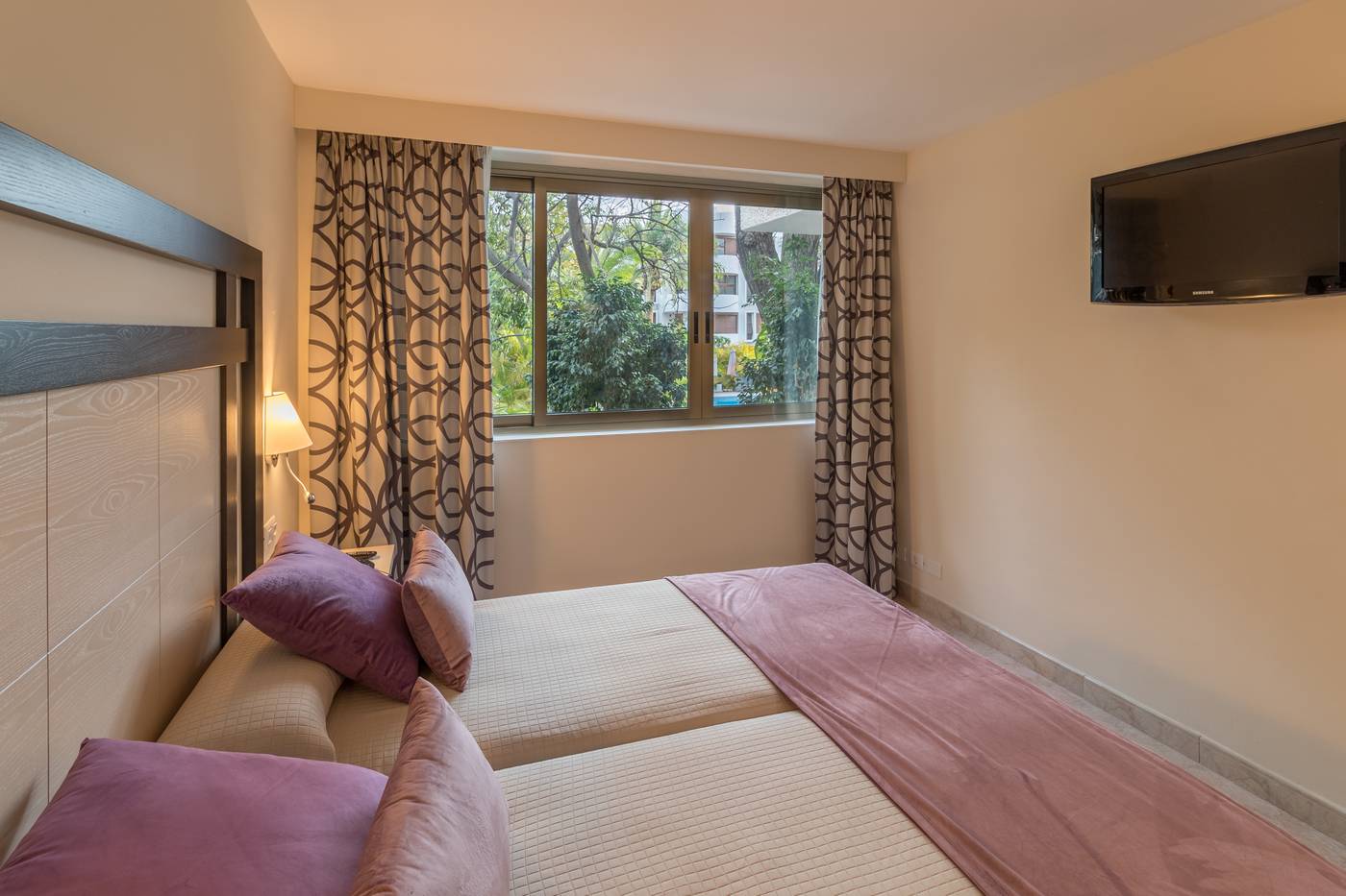 Colon-Rambla-Room-34