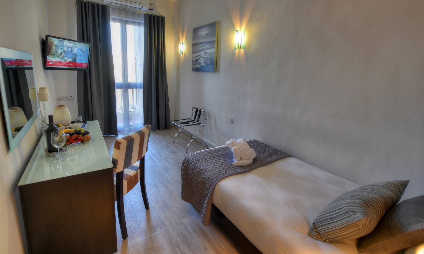 St-Julians-Bay-Hotel-Room-10