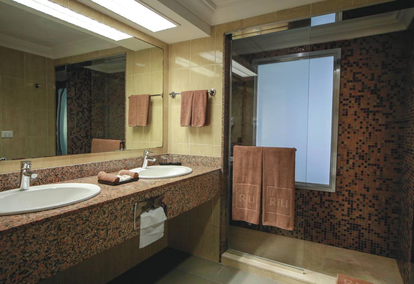 Riu-Cancun-All-Inclusive-Room-11