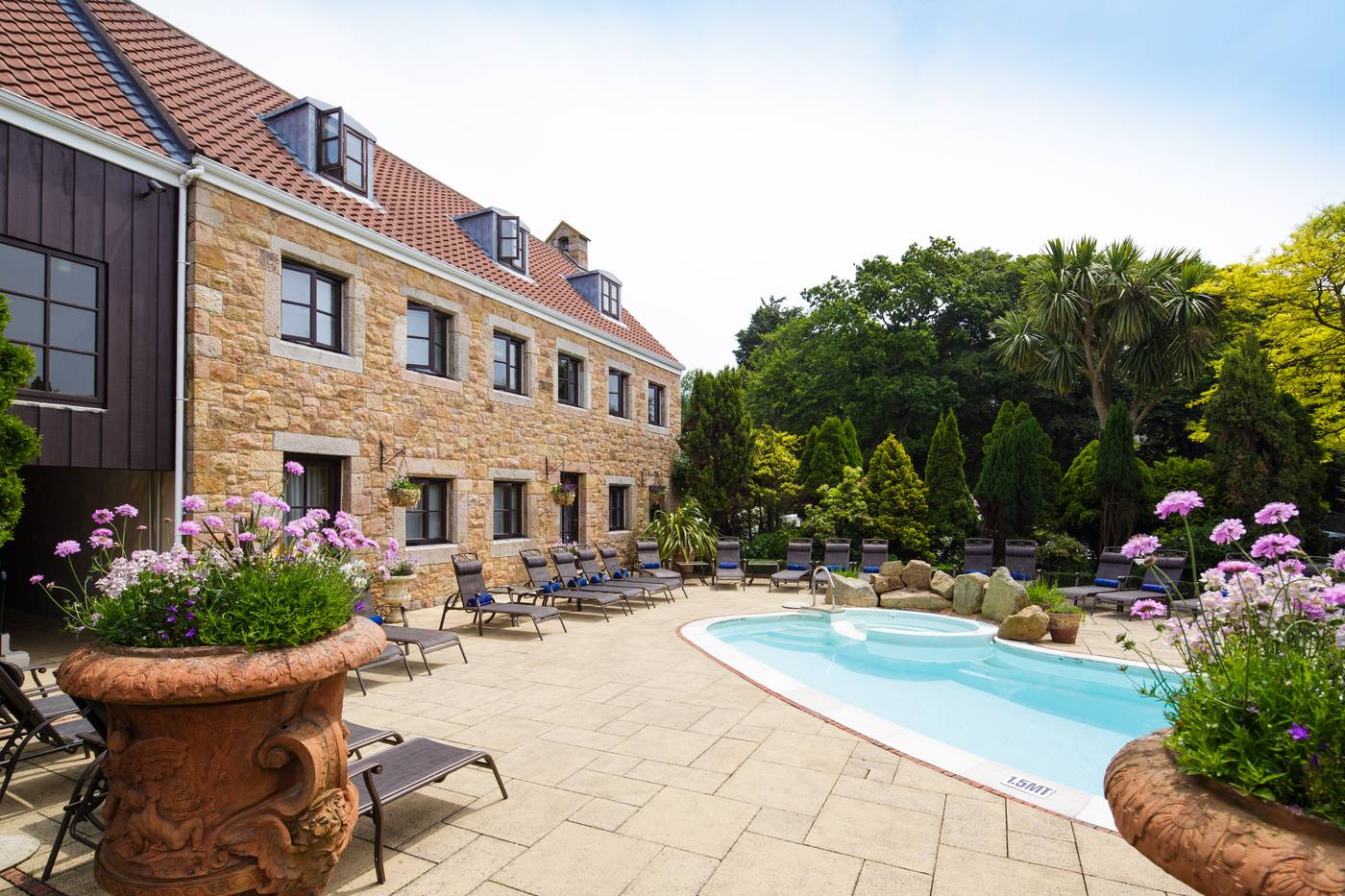 Greenhills-Country-Hotel-Pool-2