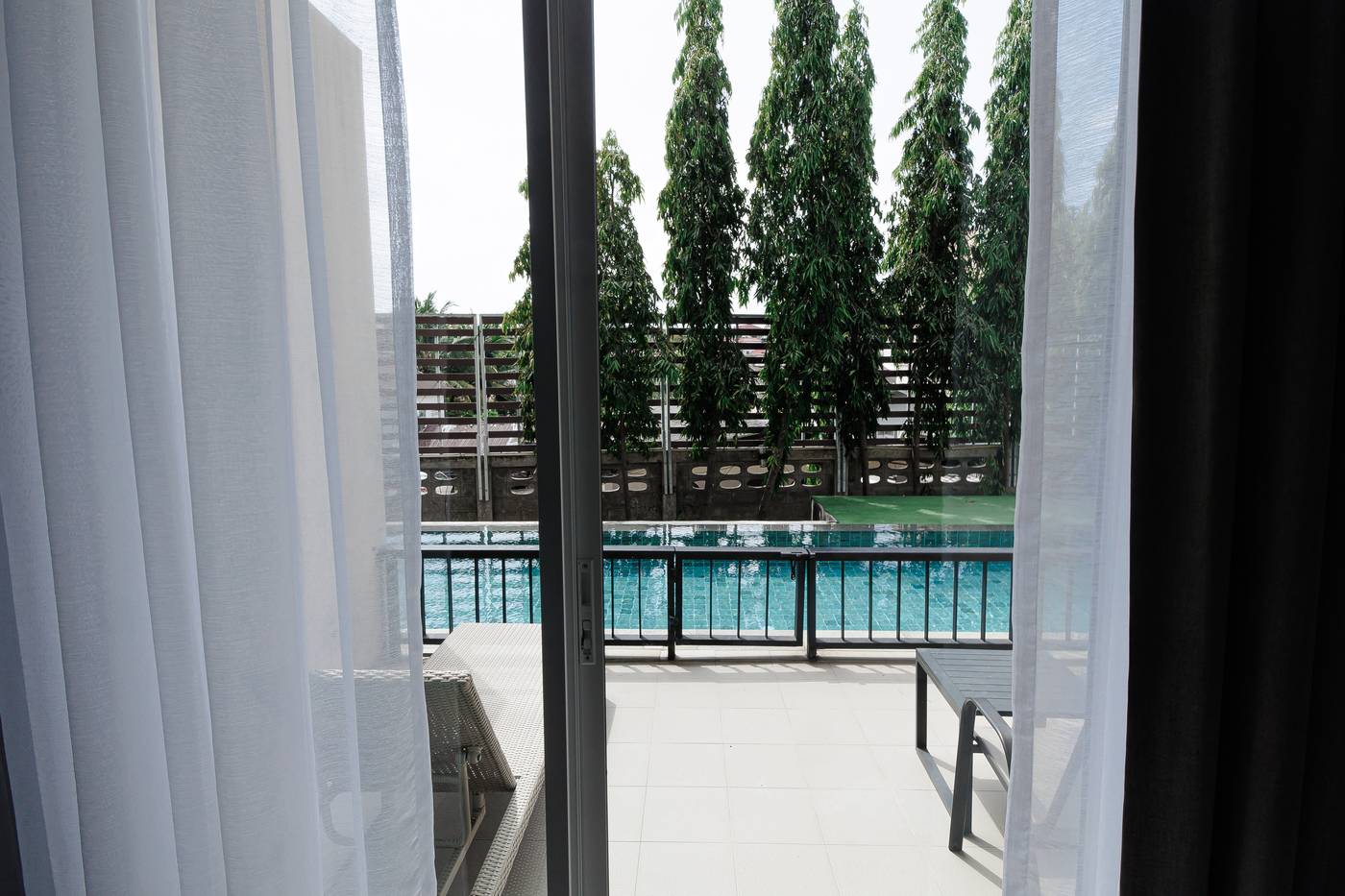 The-Melody-Phuket-Hotel-Terrace-12