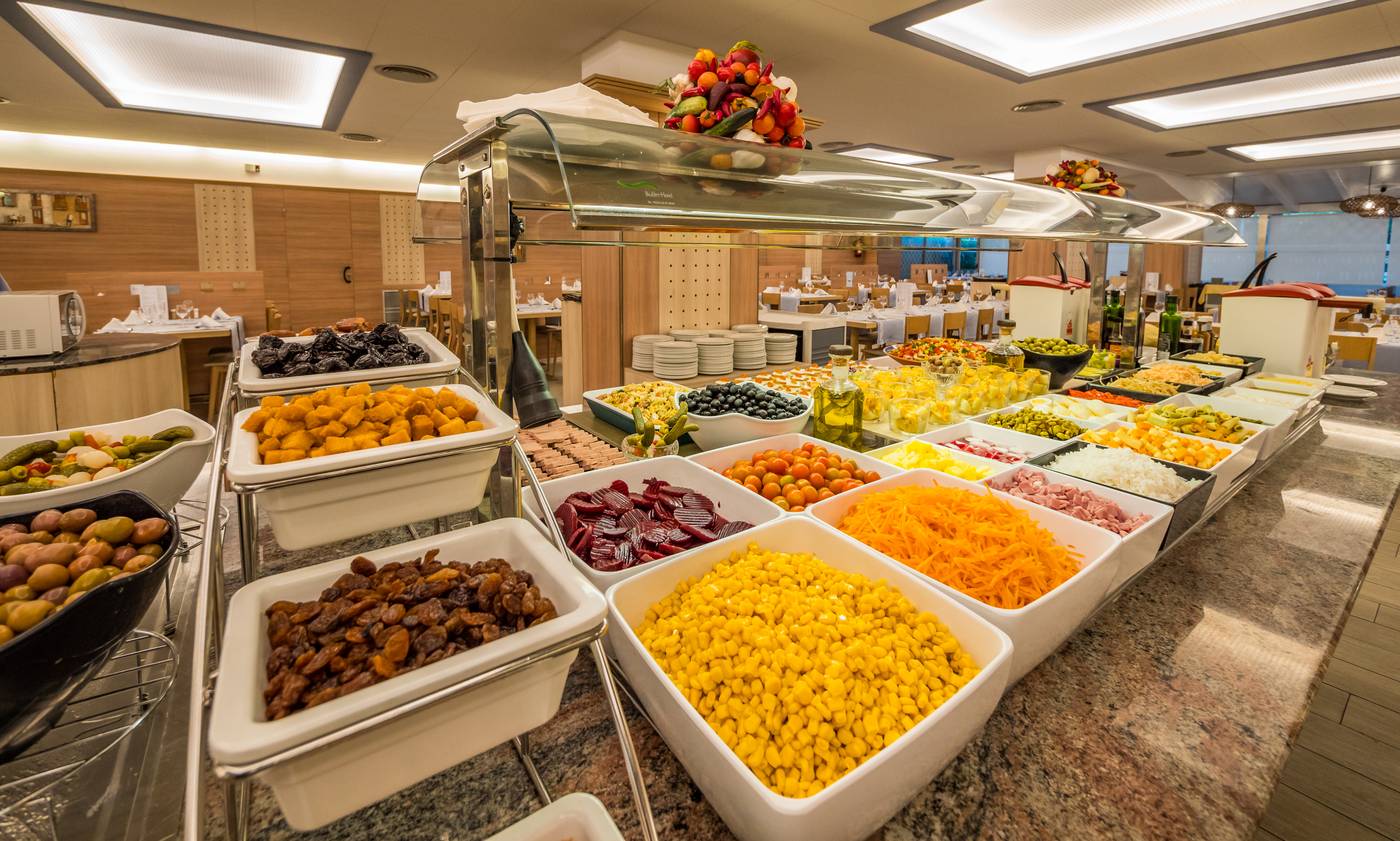 Golden-Avenida-Family-Suites-Restaurant-30