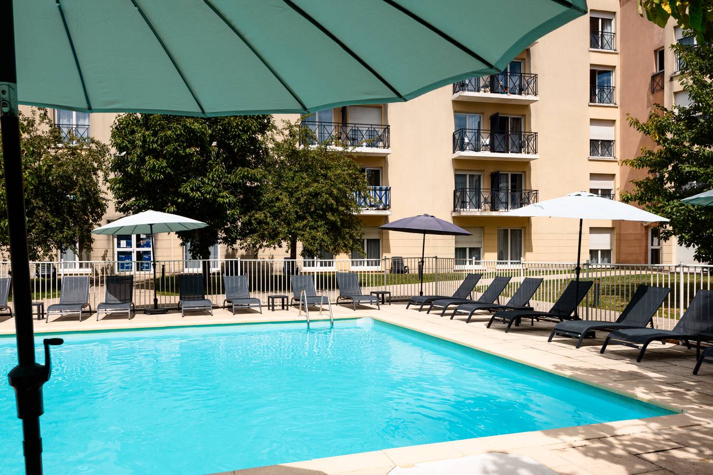 Residence-du-Parc-Val-d-Europe-Pool-12