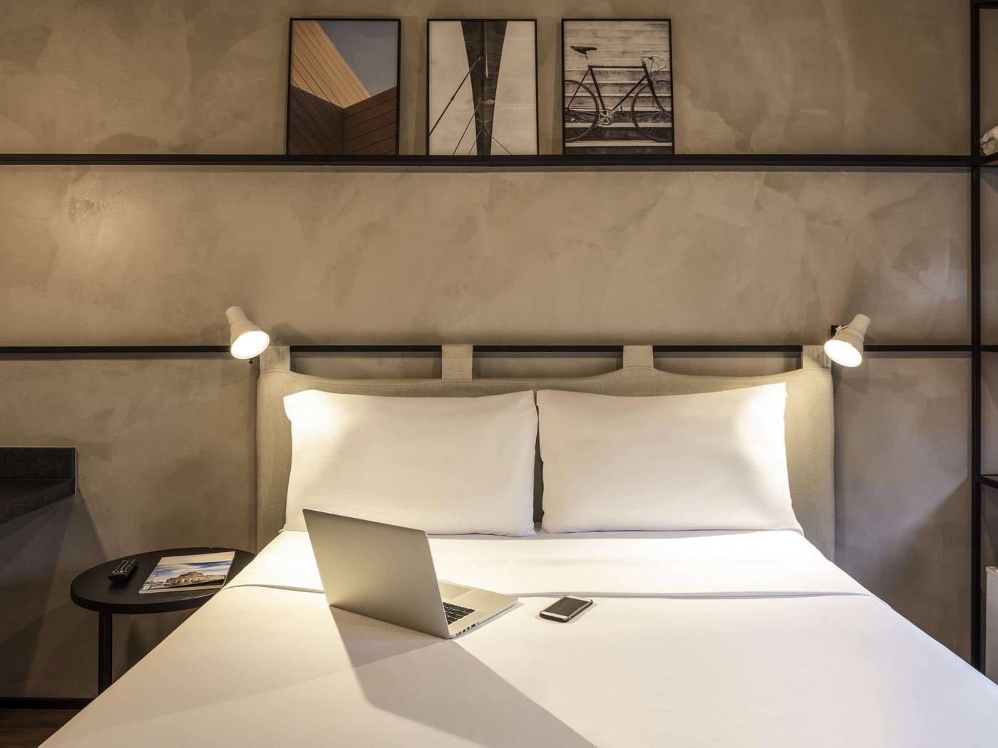 Ibis-Brussels-Centre-Chatelain-Room-20