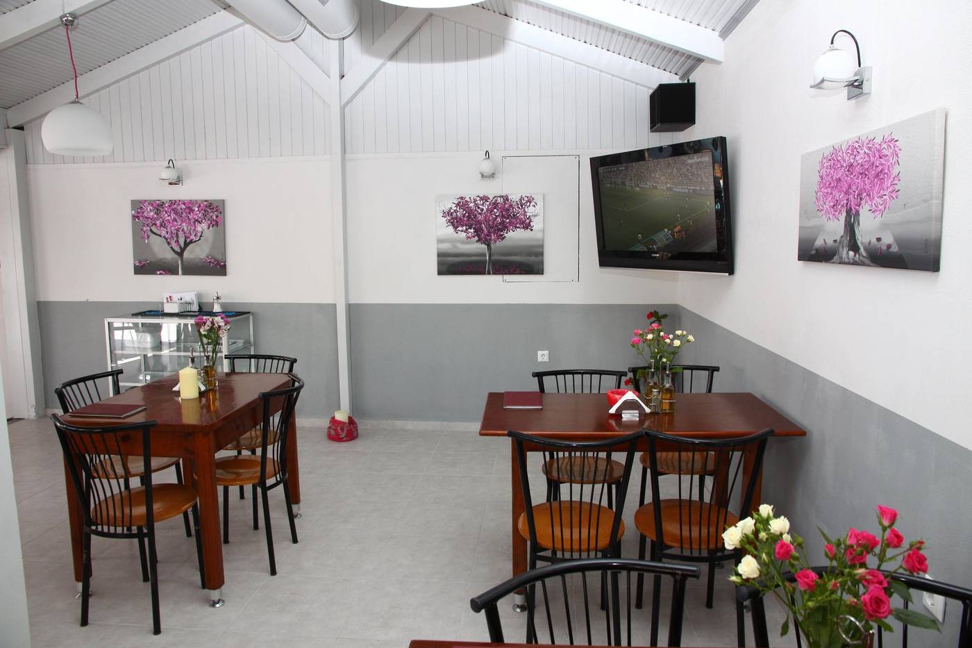 Happy-Days-Studios-Restaurant-52
