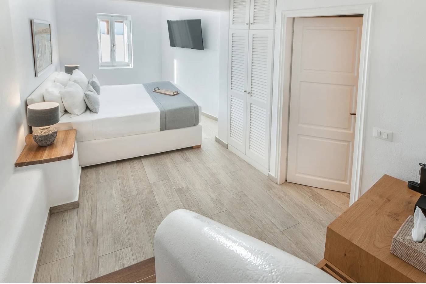 Aqua-Luxury-Suites-Room-25