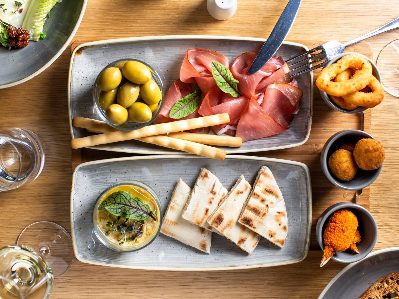 Holiday-Inn-Warsaw-City-Centre-Restaurant-53