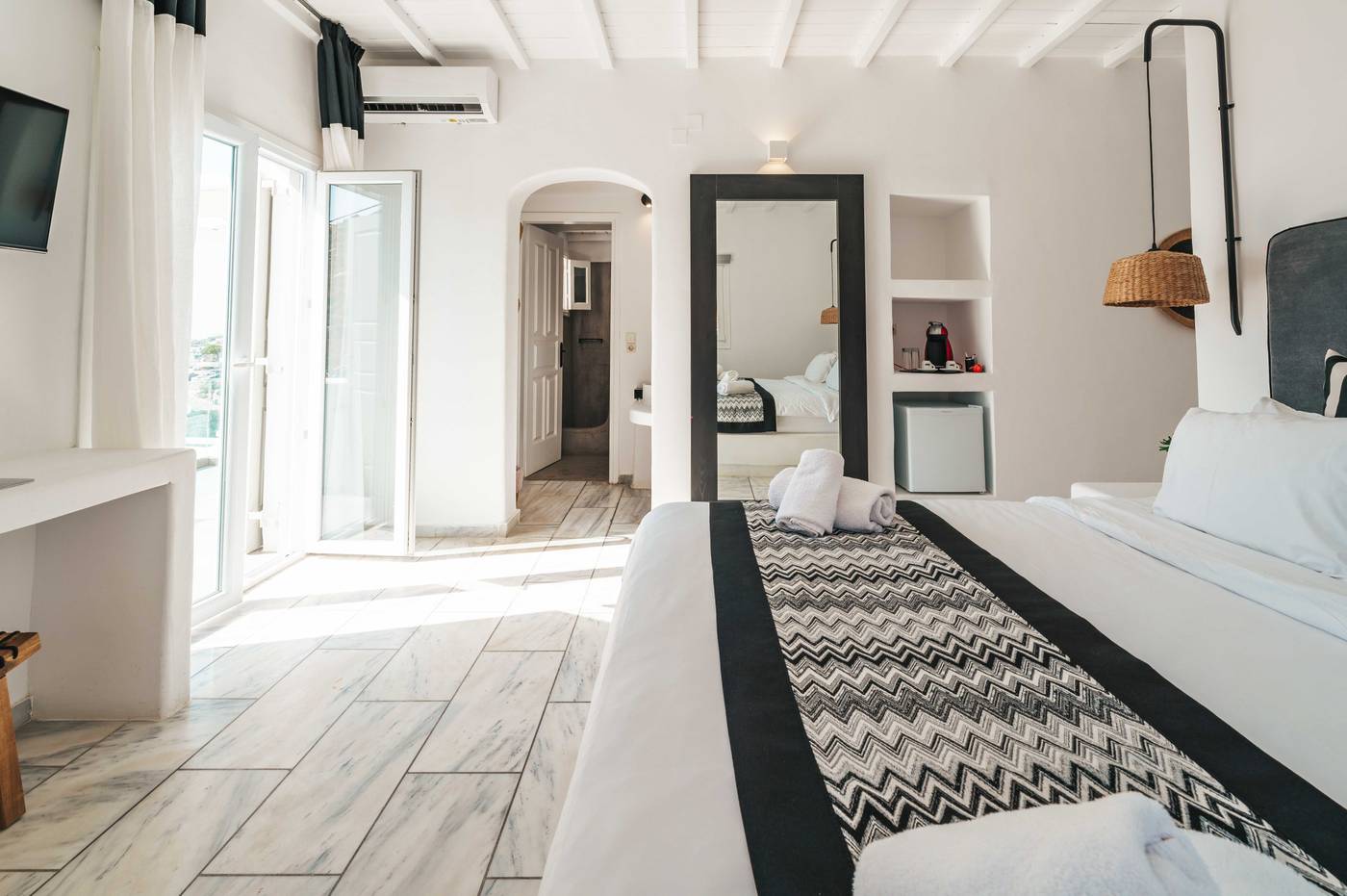 Mr---Mrs-White-Mykonos-Room-20