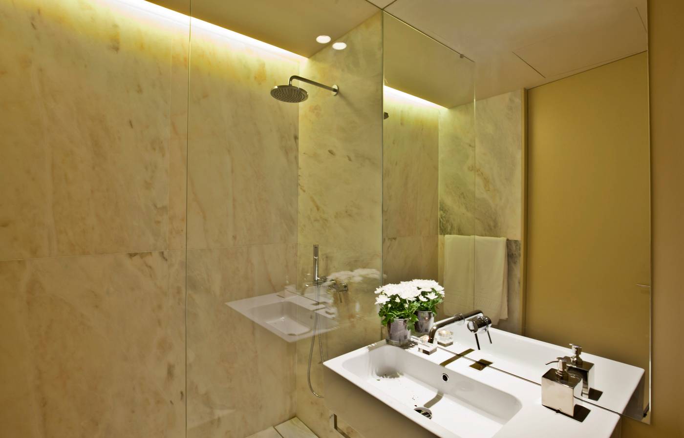 Lisbon-Five-Stars-Apartments-8-Building-Room-30