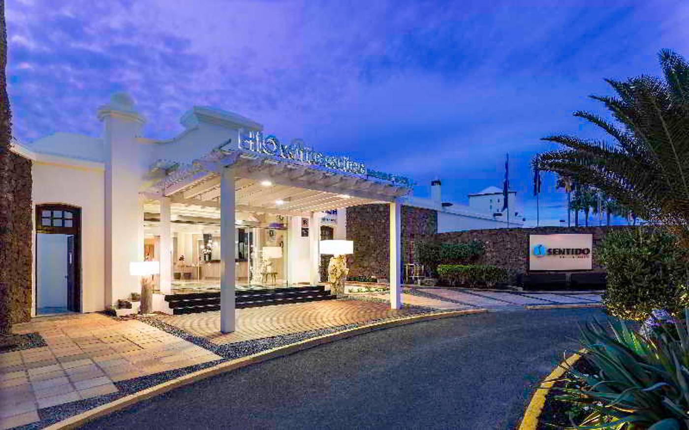 H10-White-Suites---Adults-Only-General-view-15