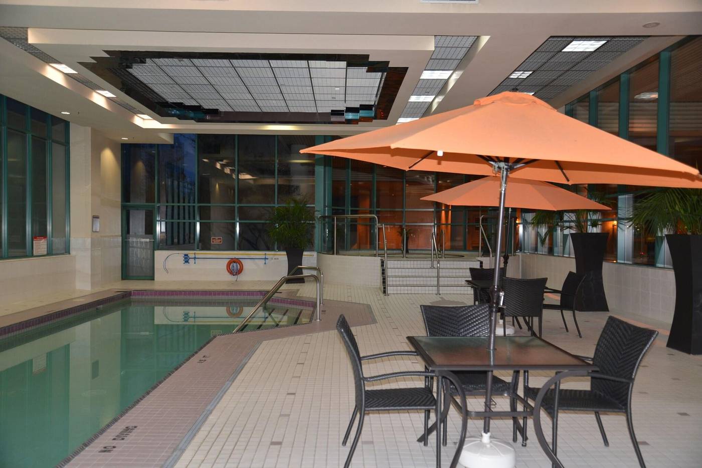 Rosedale-On-Robson-Suites-Hotel-Pool-46