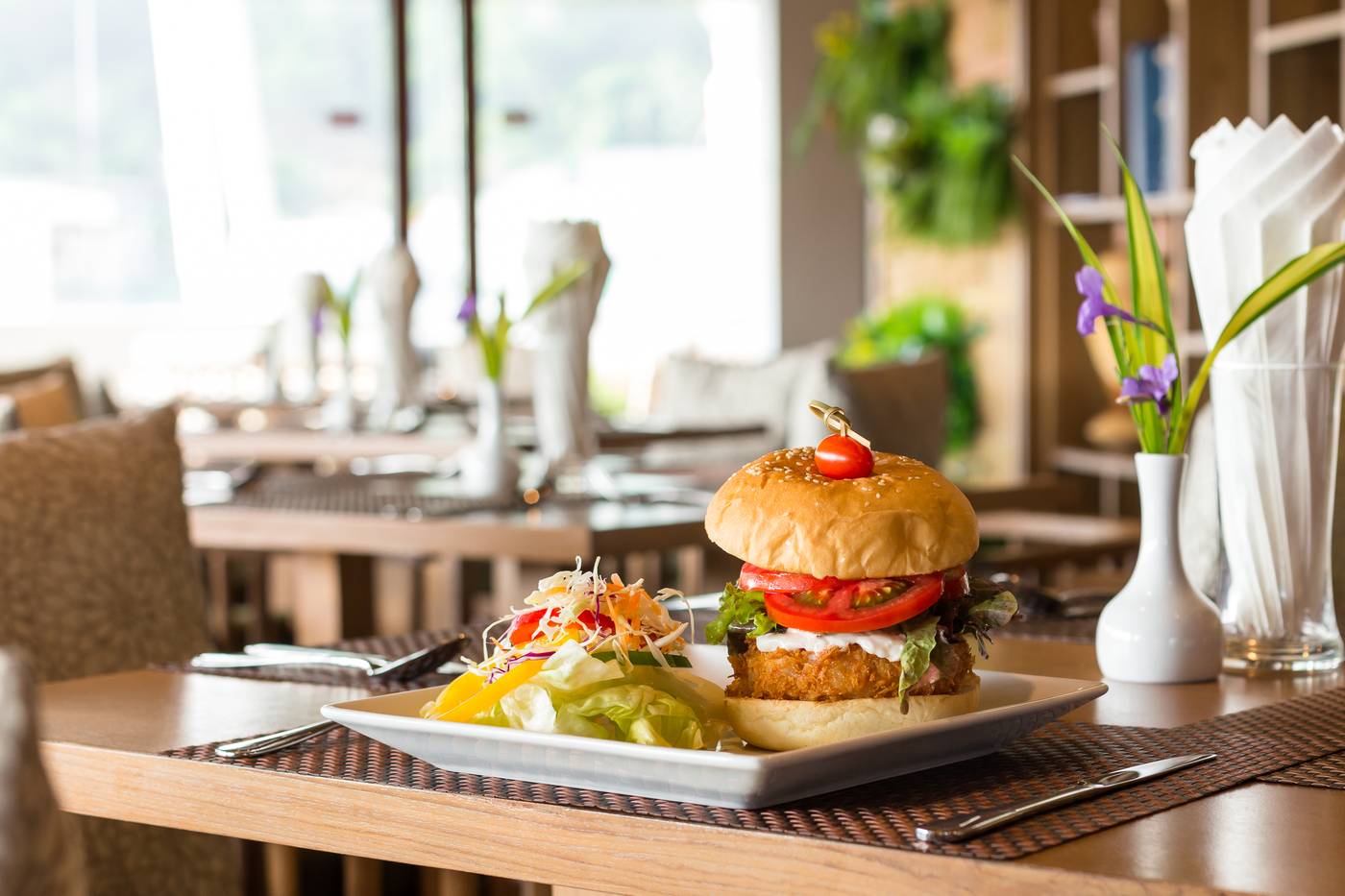 Oakwood-Hotel-Journeyhub-Phuket-Restaurant-29