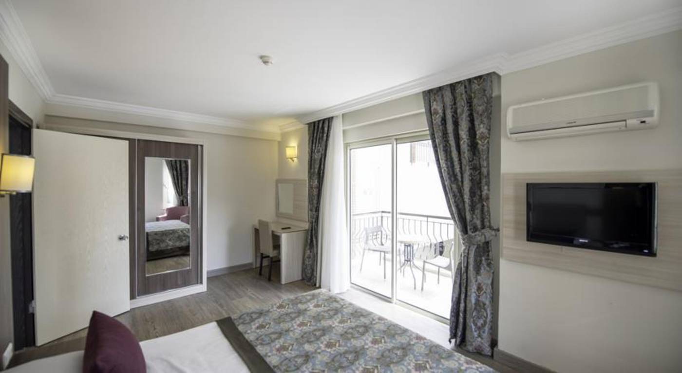 Crystal-Aura-Beach-Resort---Spa-Room-32