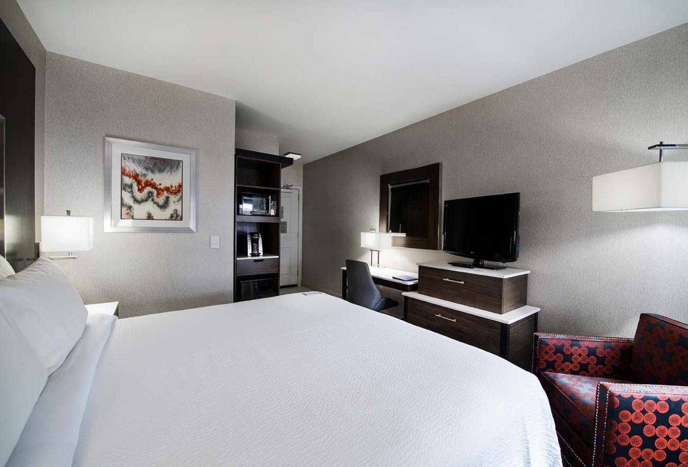 Fairfield-Inn---Suites-Boston-Cambridge-Room-20