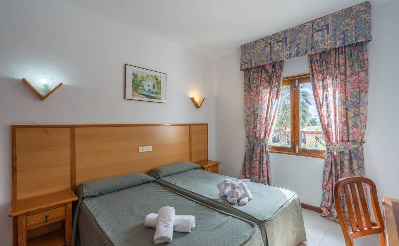 Blue-Sea-Hotel-Los-Fiscos-Room-16