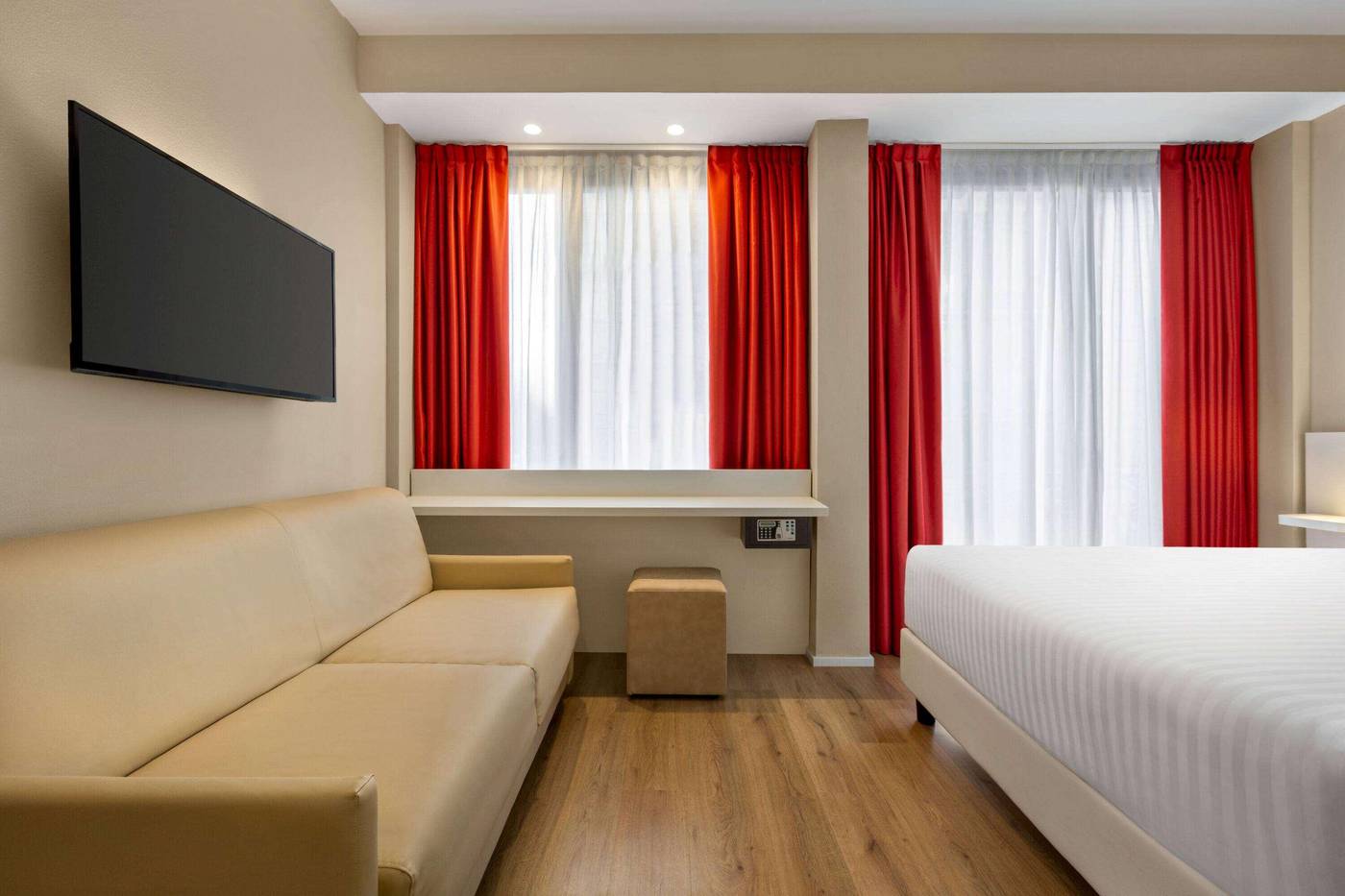 Wyndham-Garden-Florence-Room-20