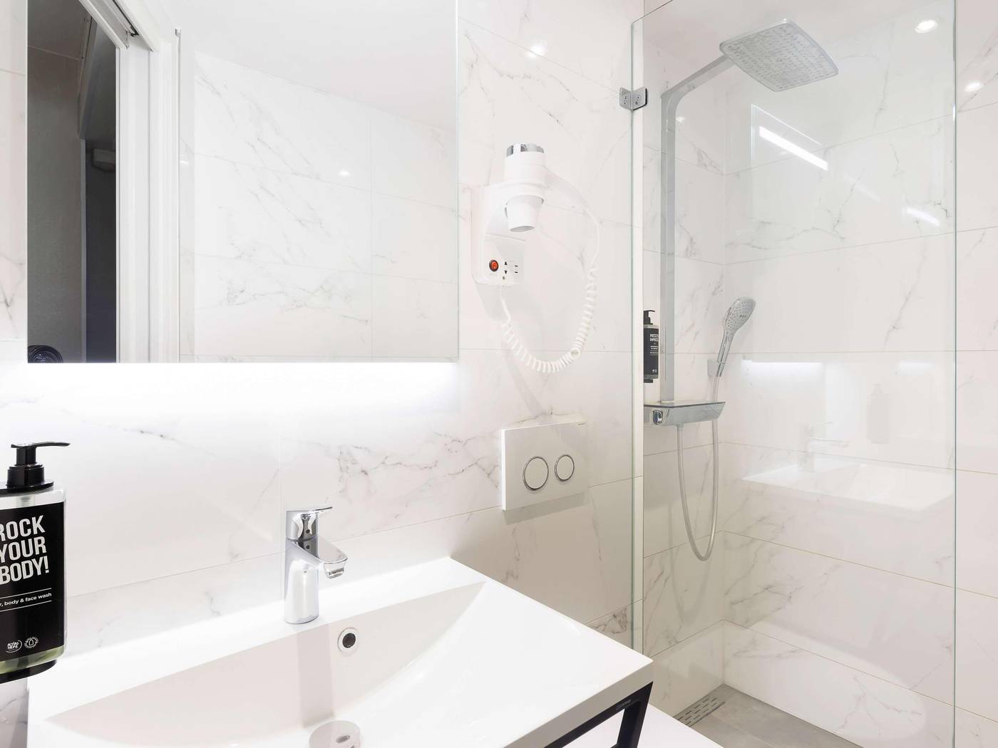 ibis-Styles-Amsterdam-Central-Station-Room-44