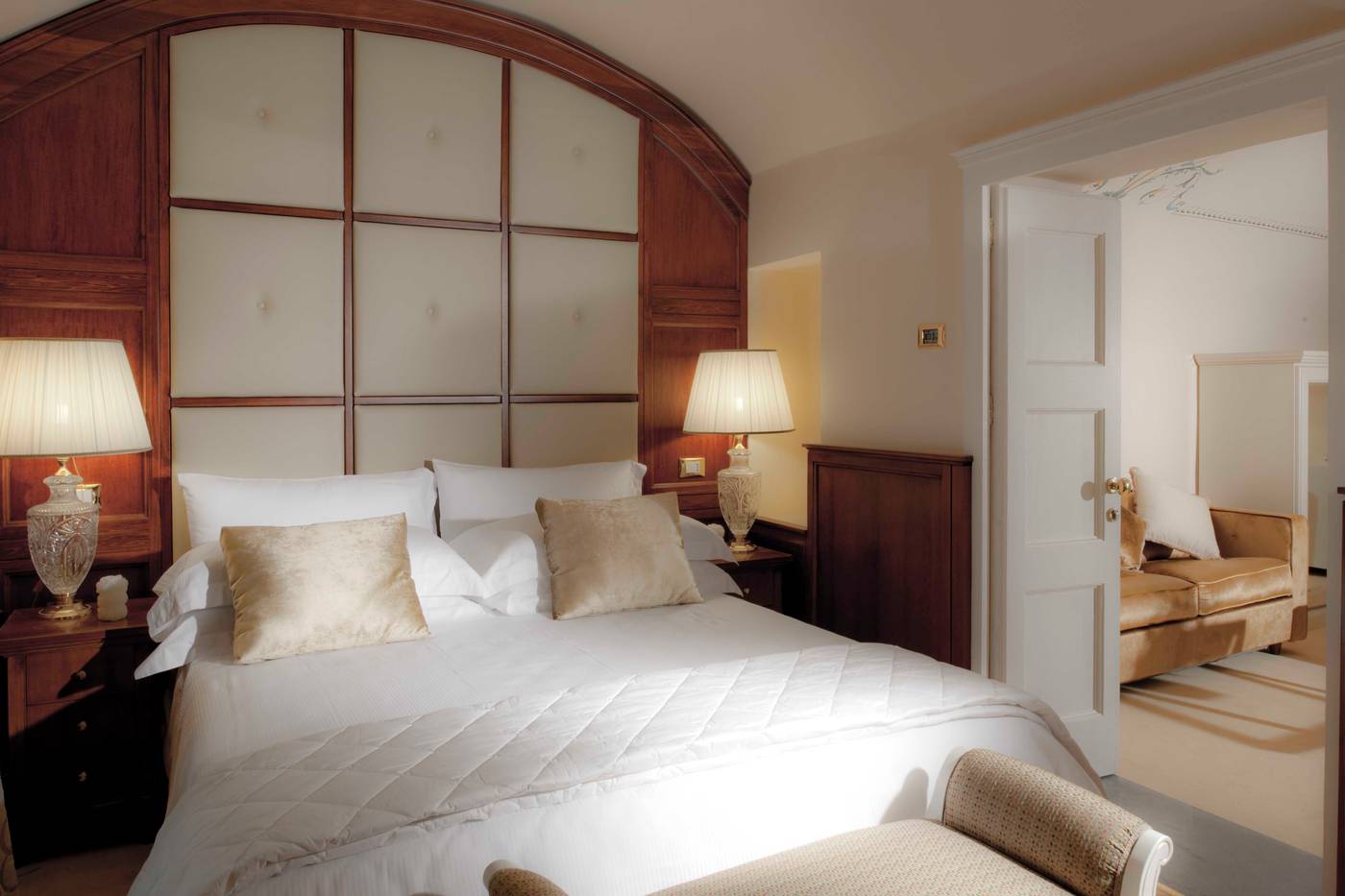 Golden-Tower-Hotel---Spa-Room-60