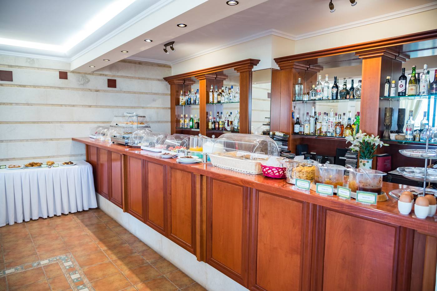 Andreolas-Luxury-Suites-Restaurant-36