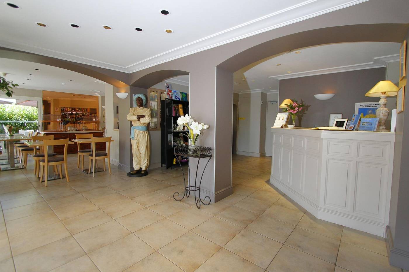 Hotel-Le-Petit-Prince-Lobby-34