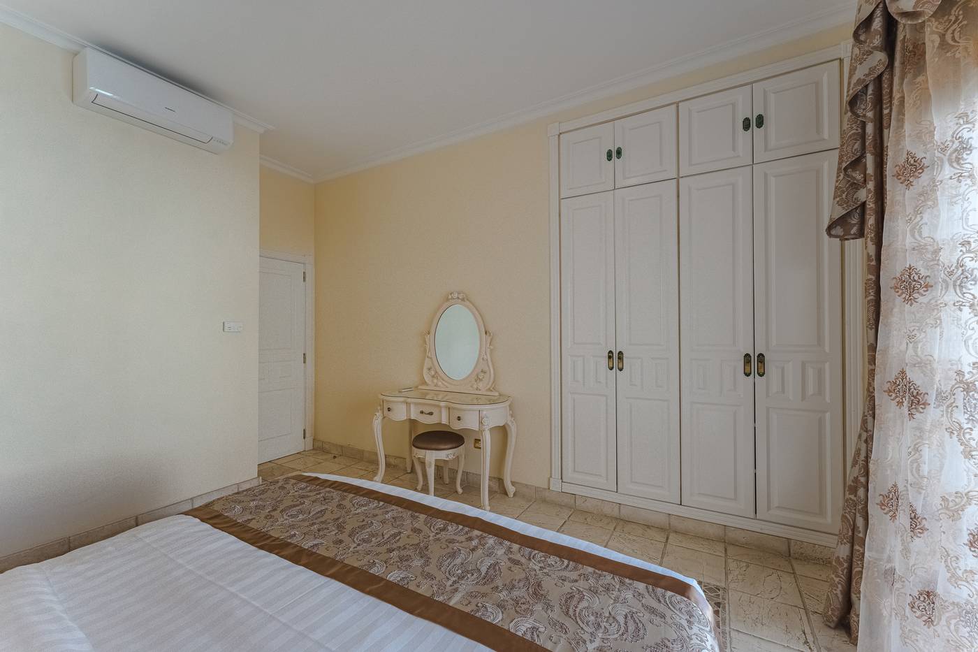 Flamingo-Suites-Room-68