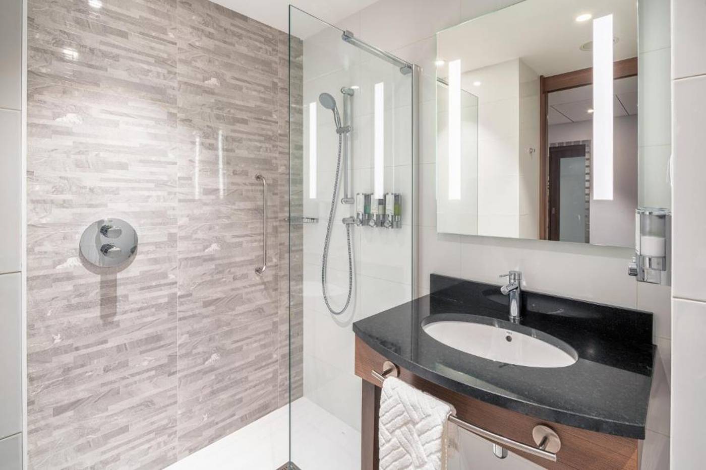 Hampton-by-Hilton-Warsaw-Mokotow-Room-30