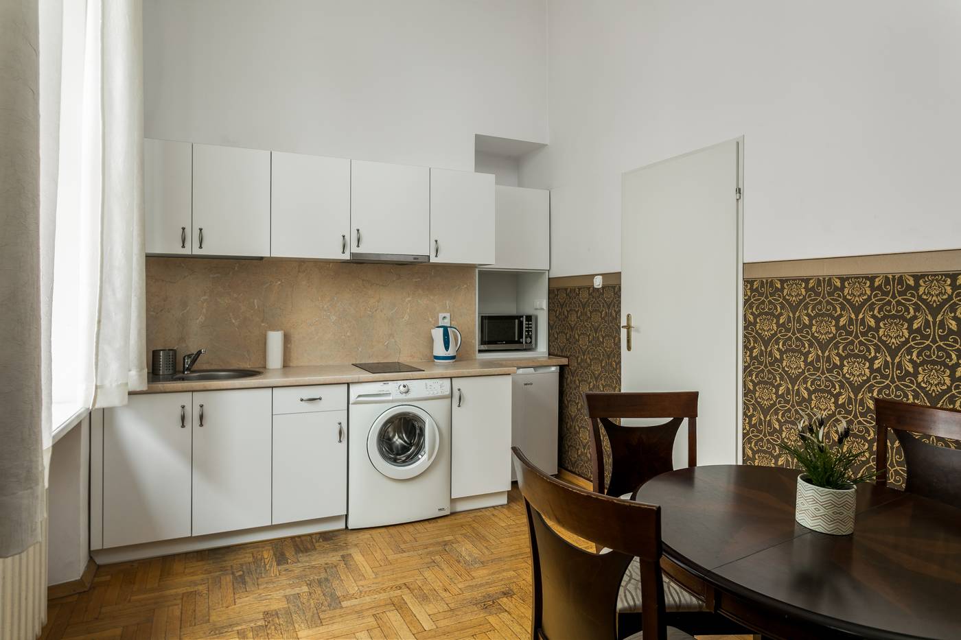 The-Spiski-Palace-Apartments-Room-20