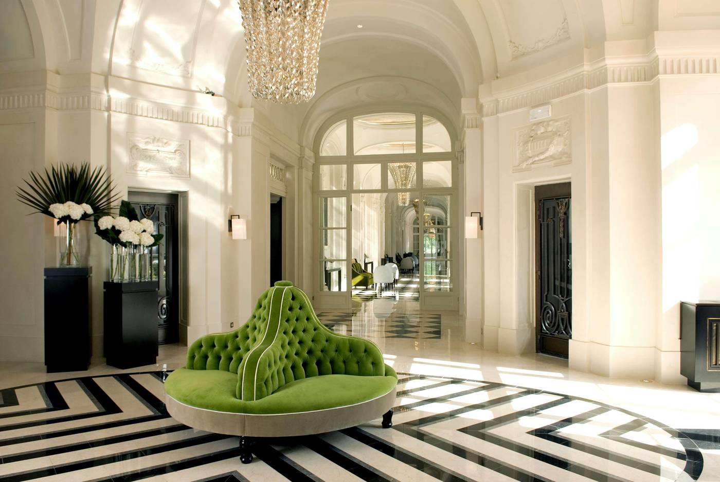 Waldorf-Astoria-Versailles---Trianon-Palace-Lobby-13