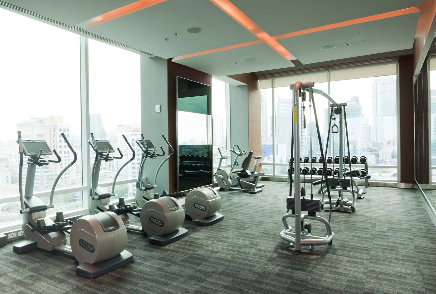 Eastin-Grand-Hotel-Sathorn-Bangkok-Sports-and-Entertainment-49