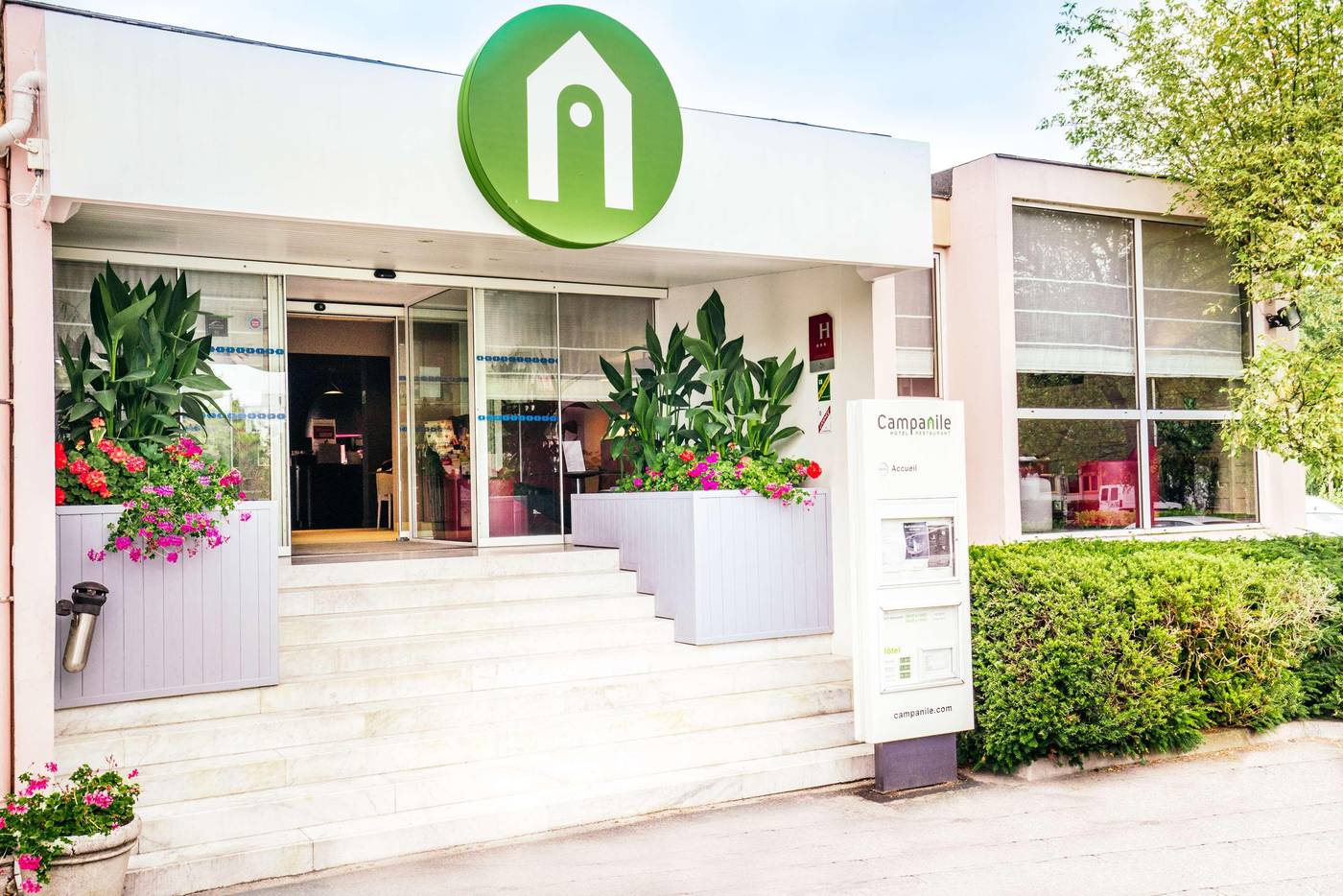 Campanile-Creteil-Centre-General-view-3