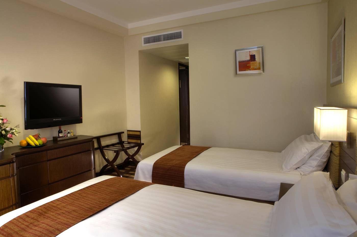Metropark-Hotel--Kowloon-Room-24