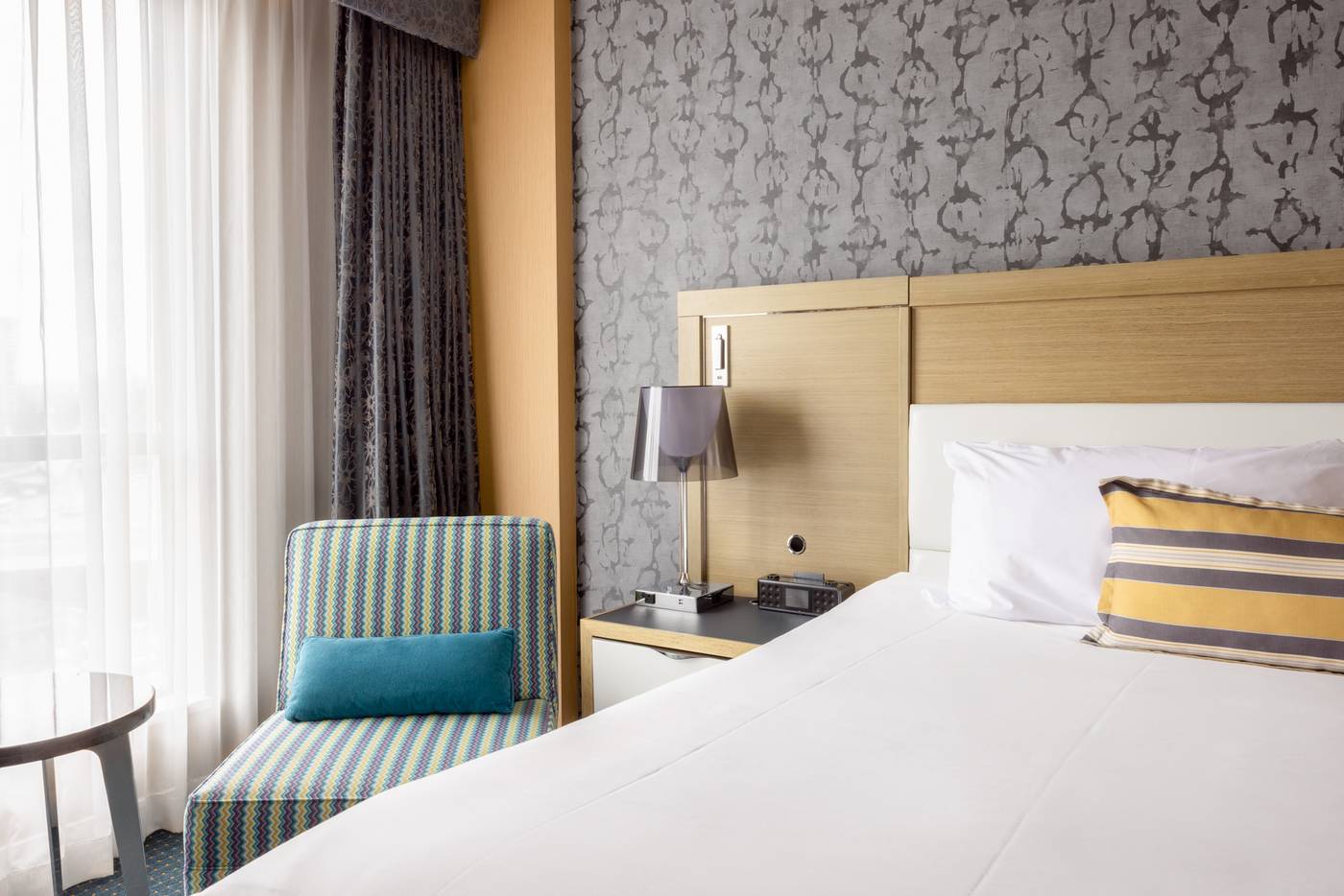 Executive-Plaza-Hotel-Conference-Centre-Coquitlam-BC-Room-25