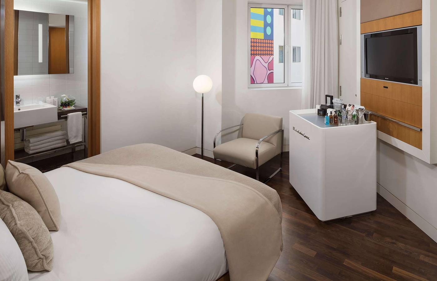 ME-Madrid-Reina-Victoria-Room-34