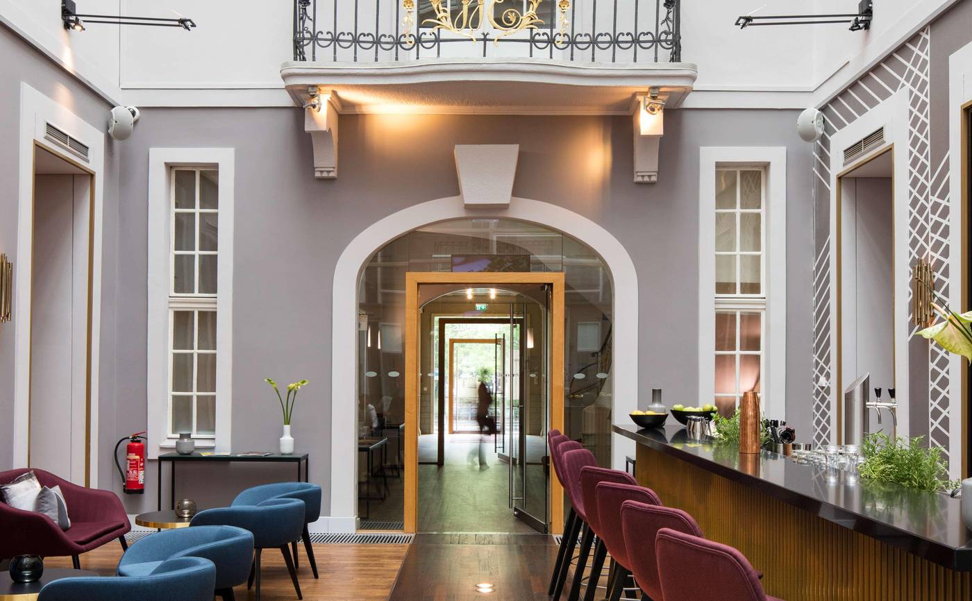 art-otel-berlin-mitte-powered-by-Radisson-Hotels-Bar-2
