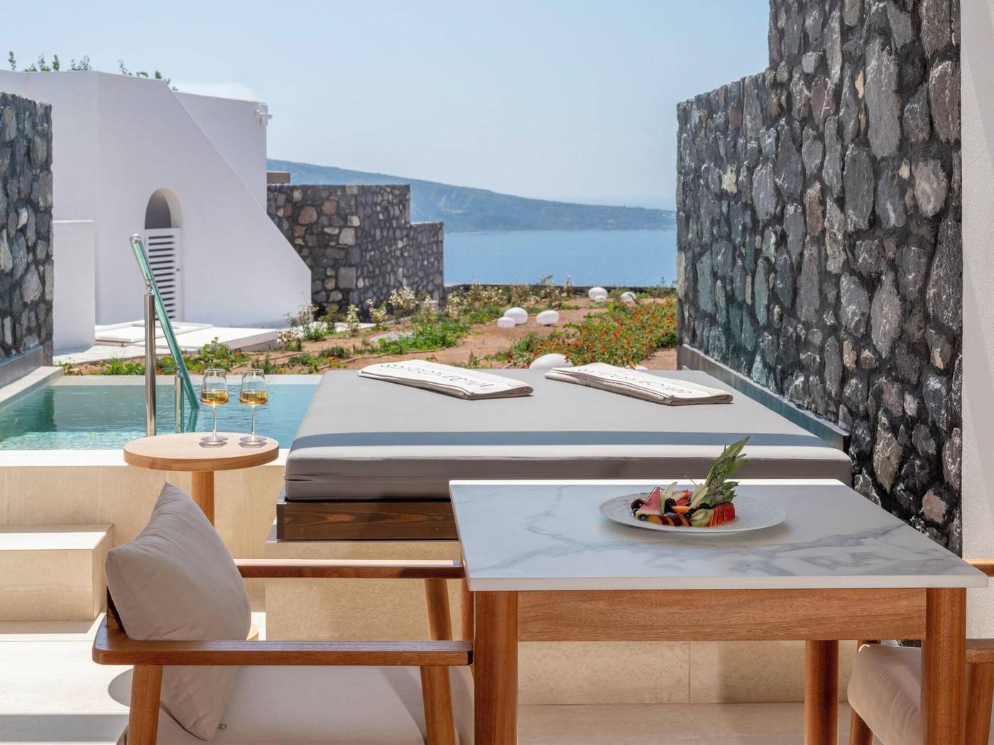 Santo-Maris-Oia--Luxury-Suites---Spa-Room-94