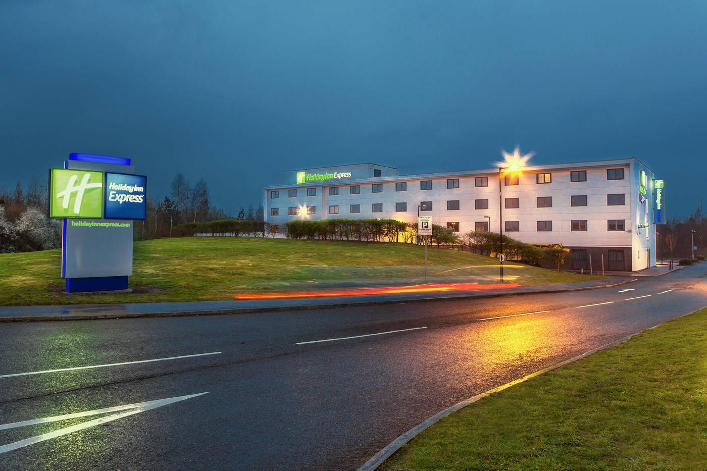 Holiday Inn Express Manchester Airport-United Kingdom-Manchester-General view-10