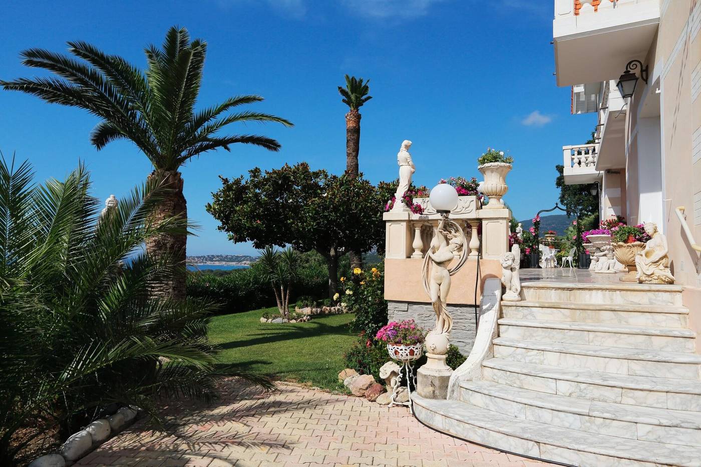 Chateau-de-Mei-Lese-General-view-12