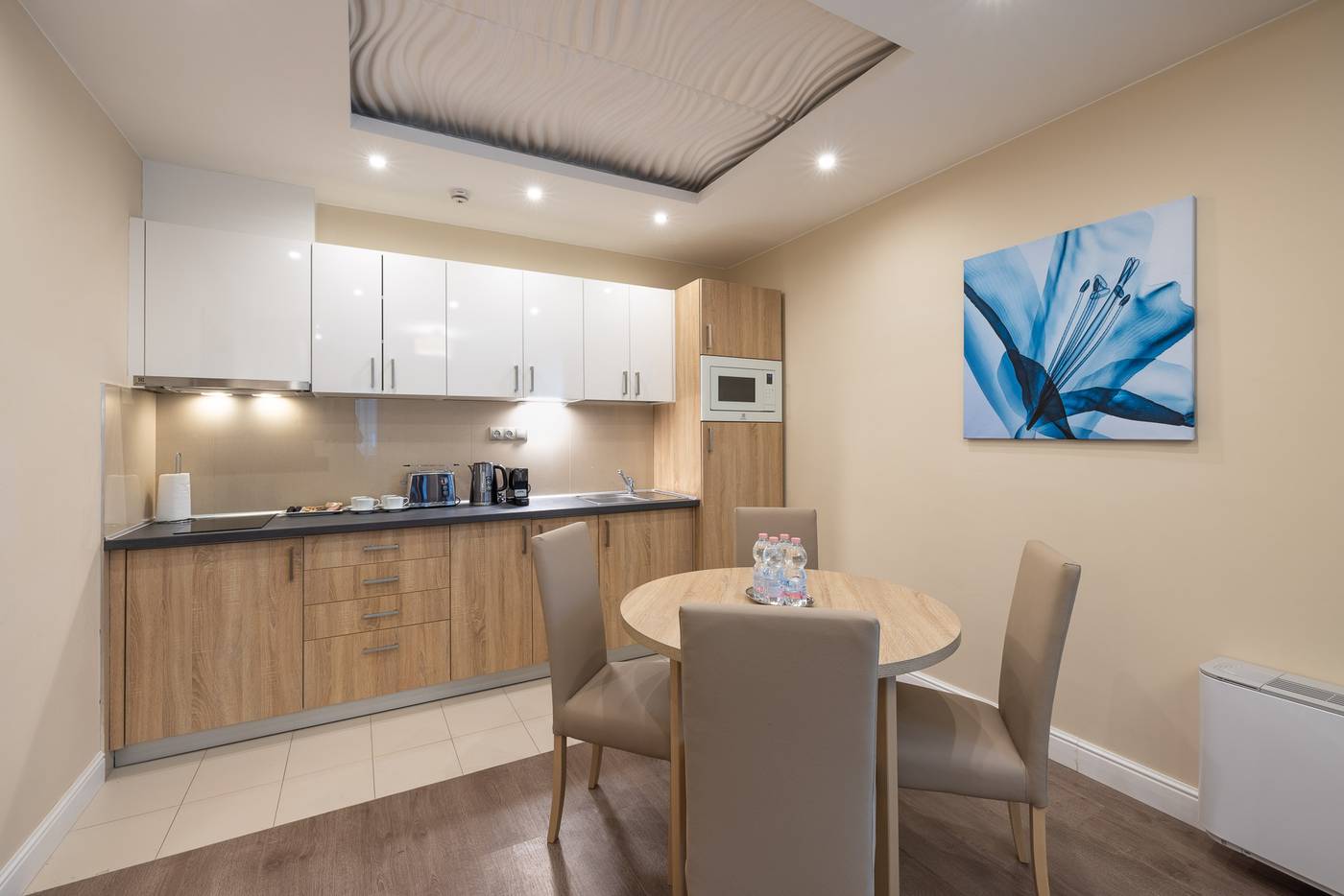 Silver-Crown-Hotel---Residence--Palace-Quarter-Room-38