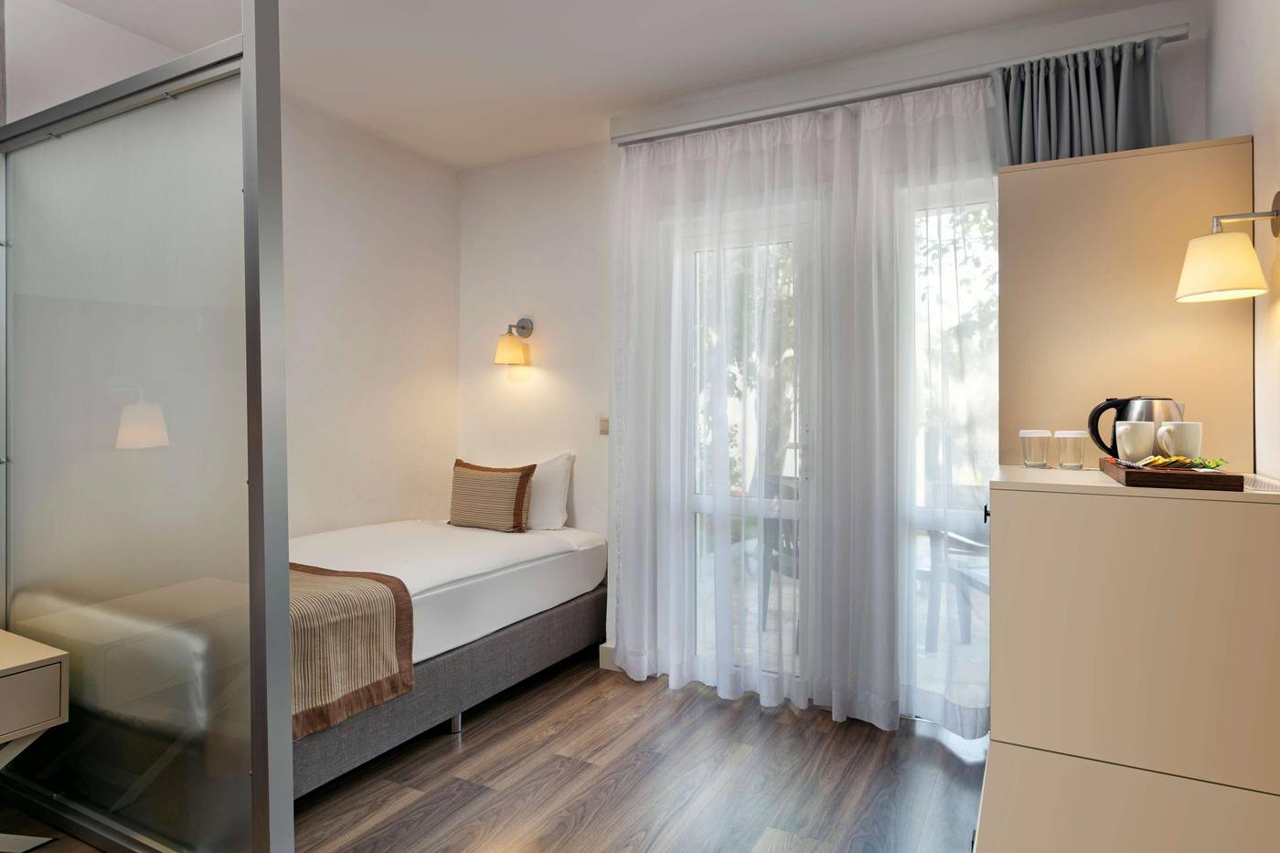 Seven-Seas-Hotel-Blue-Room-47