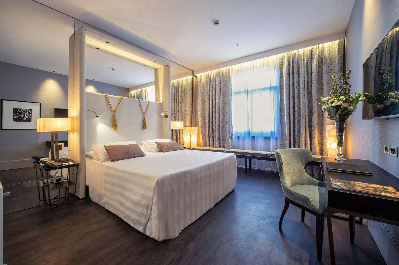 Sina-Bernini-Bristol--Autograph-Collection-Room-37