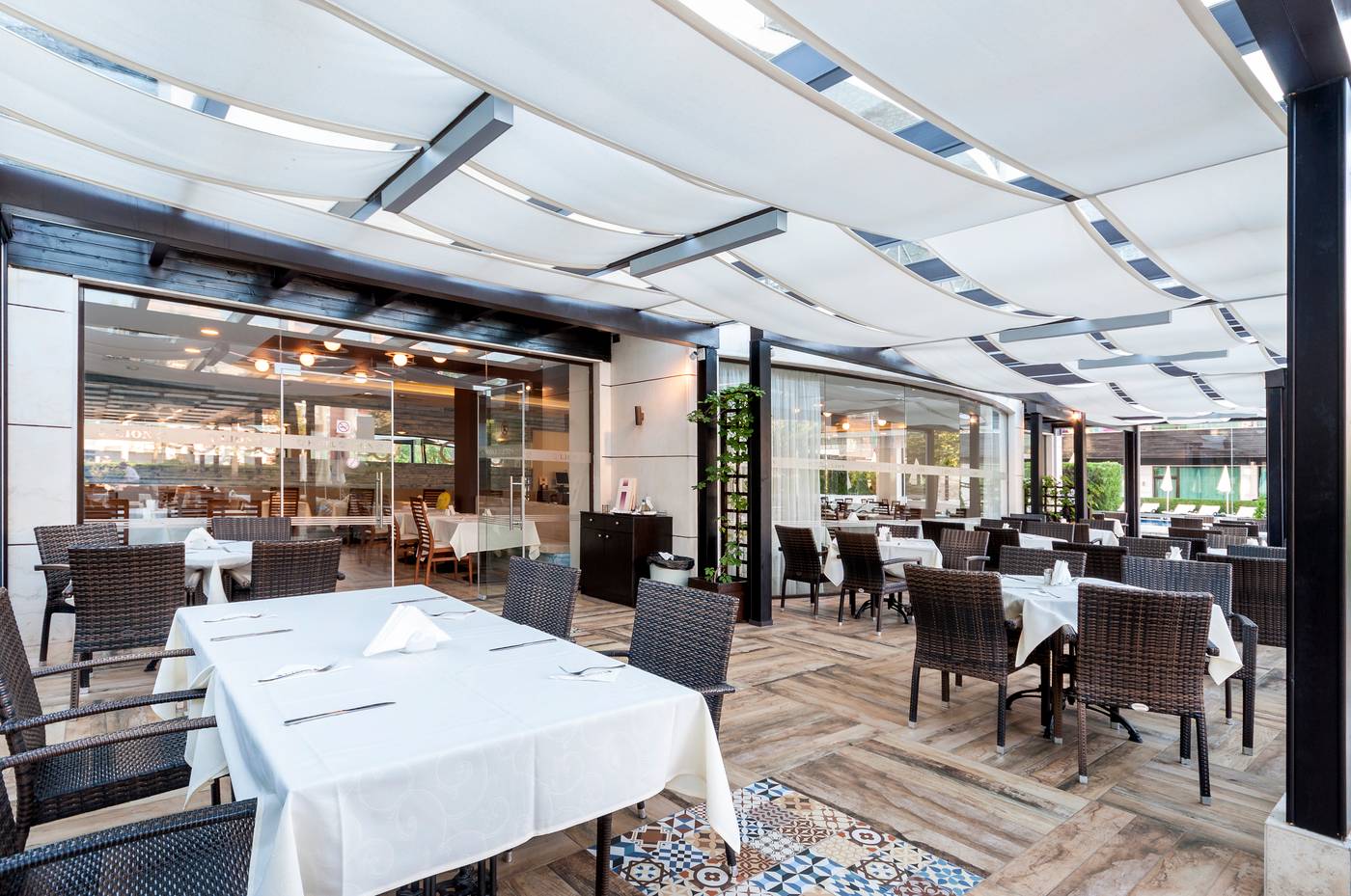 Lion-Sunny-Beach-Restaurant-21