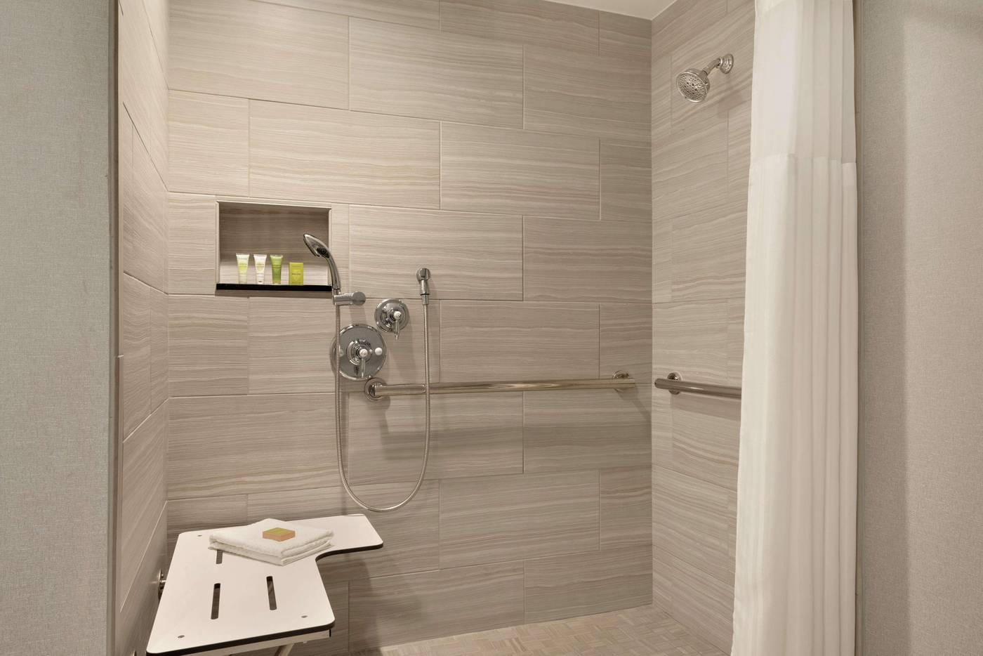 Hilton-Checkers-Los-Angeles-Room-36