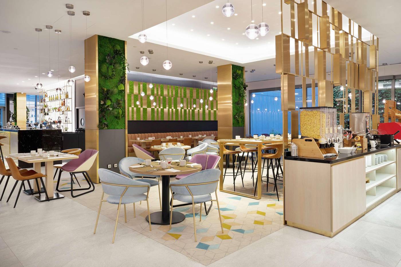 Hilton-Garden-Inn-Budapest-City-Centre-Restaurant-13