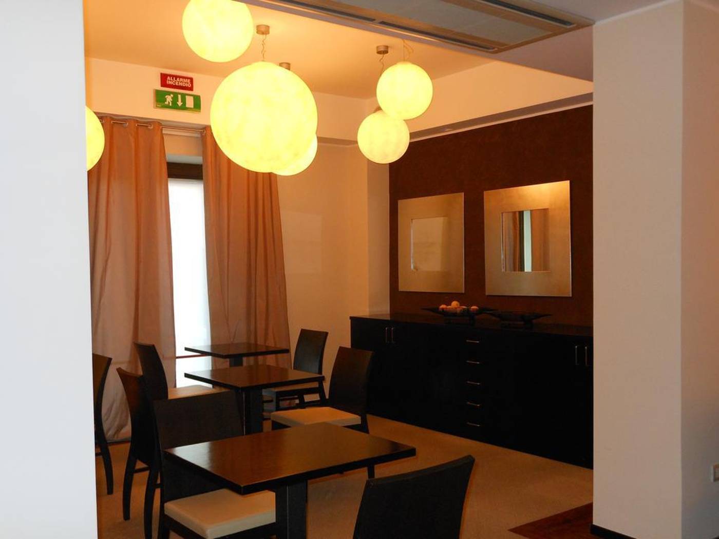 Cassisi-Hotel-Lobby-5