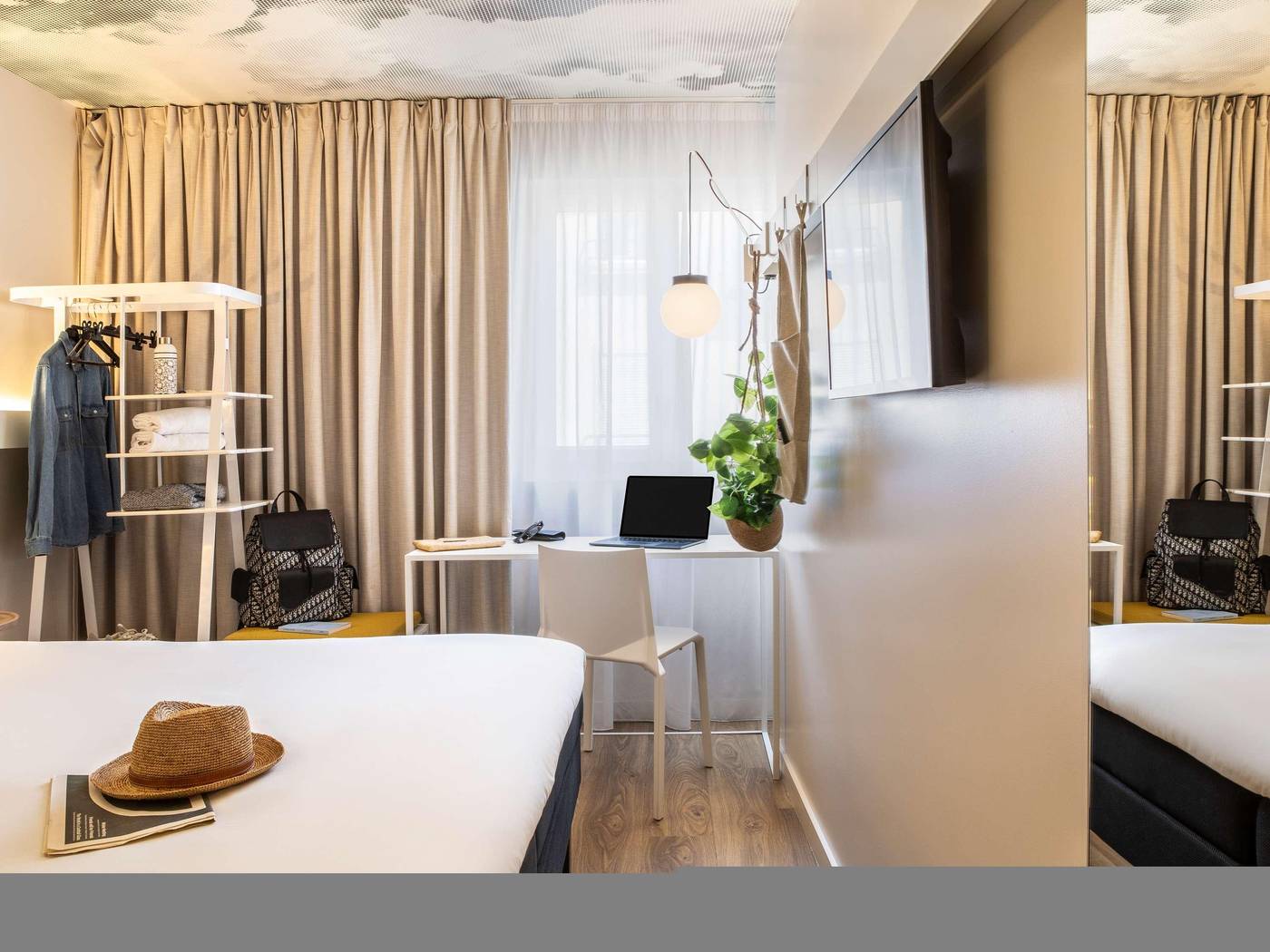 Ibis-Paris-Maine-Montparnasse-14th-Hotel-Room-2
