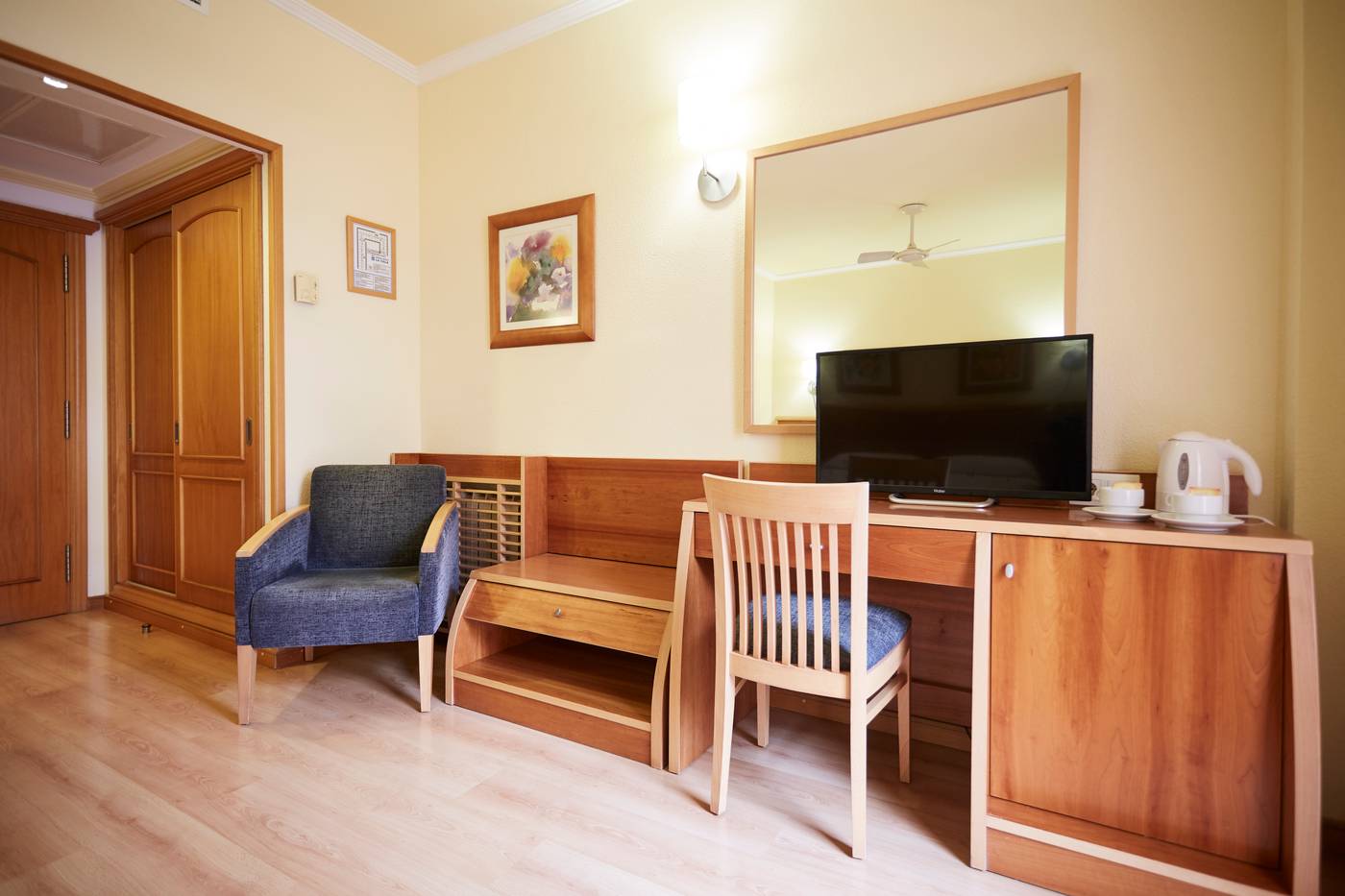 Invisa-Hotel-La-Cala-Room-13