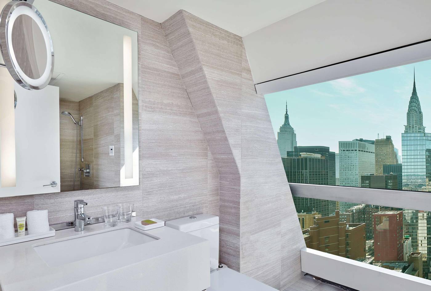 Millennium-Hilton-New-York-One-UN-Plaza-Room-70