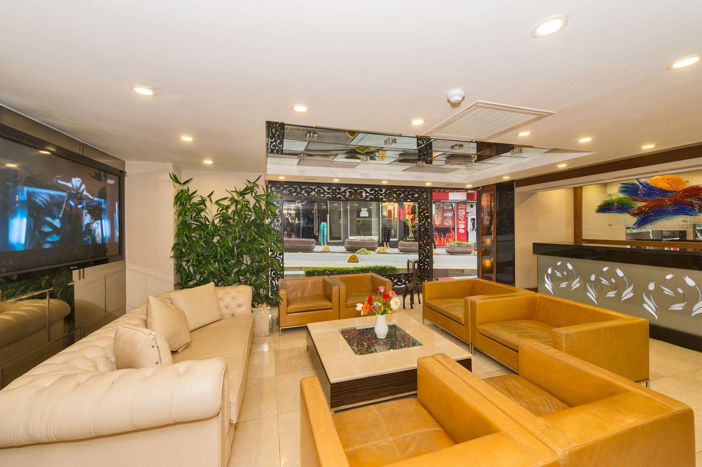 Darkmen-Hotel-Lobby-12