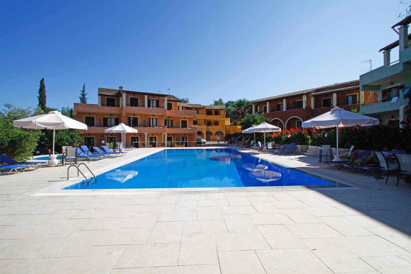 Bintzan-Inn-Pool-2